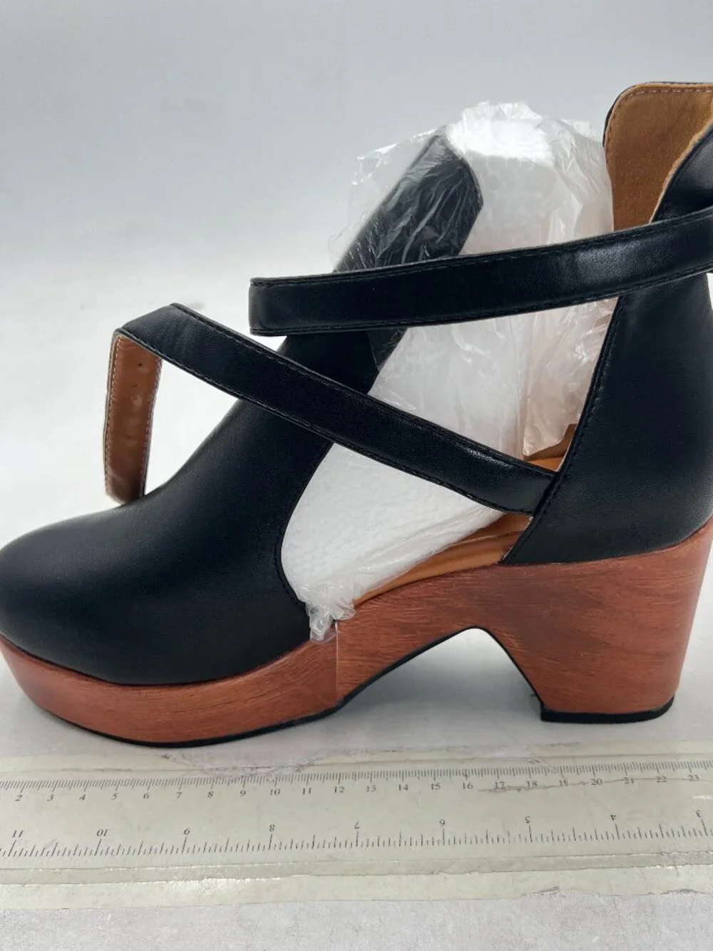 Wo Wagas Black Platform Rounded Toe Cutout Ankle Boot Strap Buckle Bootie
